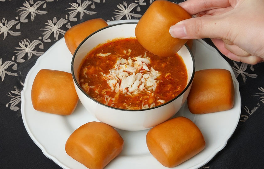 Fried Mantou with Chilli Crab Sauce Live Station Rental Singapore